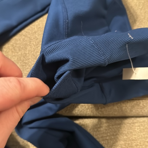 Zobha- leggings and bra - Picture 5 of 11